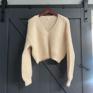 Gianni Bini Cream V-Neck Cropped Chunky Knit Sweater